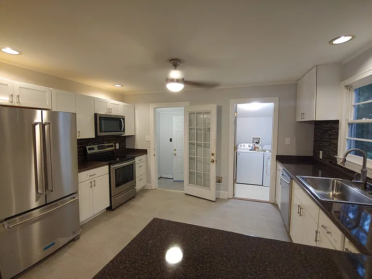 100 Westview Dr — Photo 2