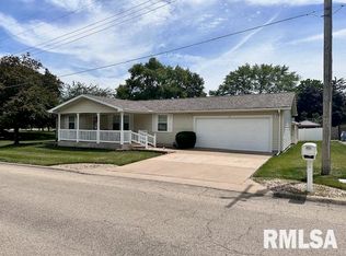 30 Middle Park Dr, Canton, IL 61520