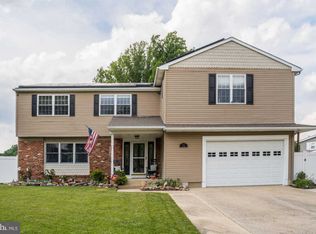 72 Golfview Dr, Sewell, NJ 08080