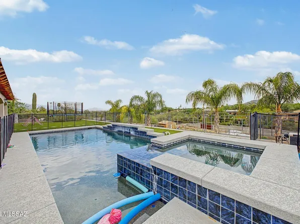 1504 N Plaza De Lirios, Tucson, AZ 85745