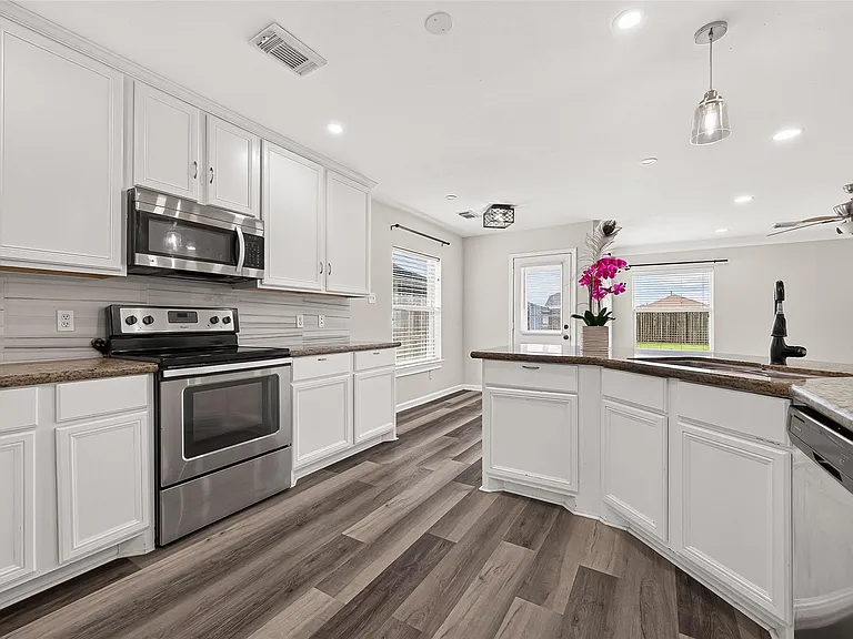 7242 Autumn Bluff Ln — Photo 10