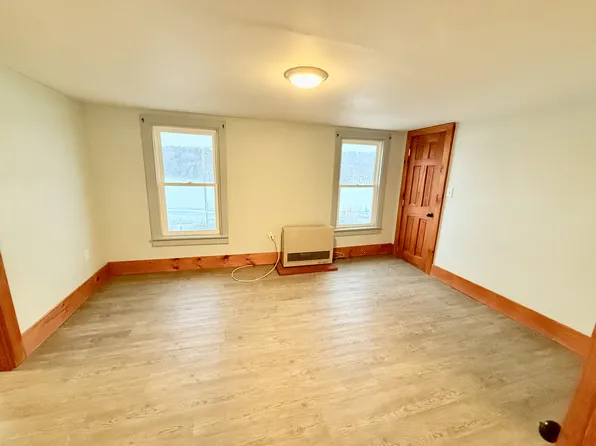 75 Water St #4, Hallowell, ME 04347