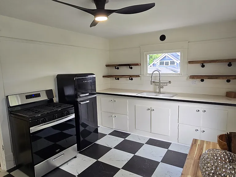 1221 S 3rd St #B — Photo 3