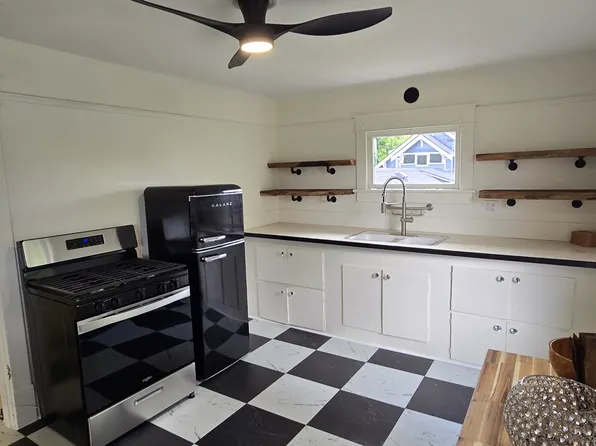 1221 S 3rd St, Mount Vernon, WA