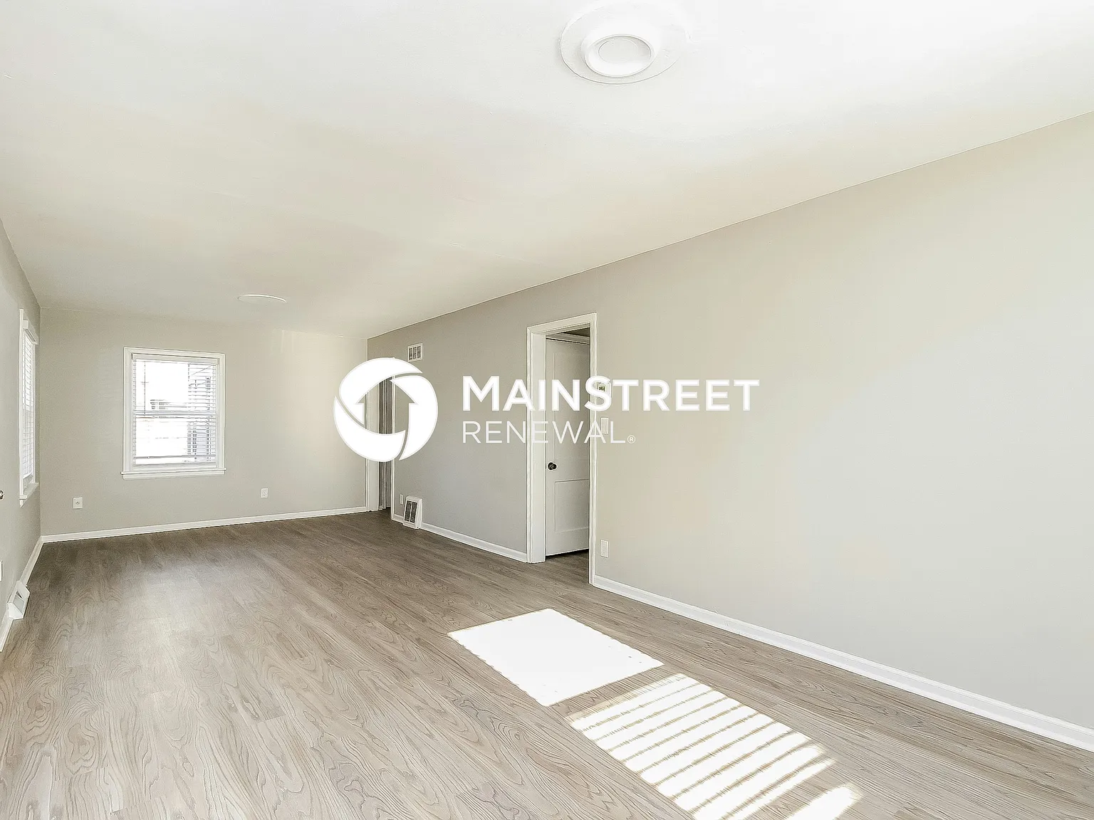 4437 Gladstone Blvd — Photo 2