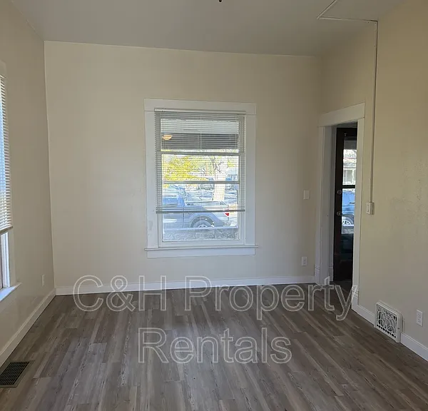 32 Custer Ave #1 — Photo 2