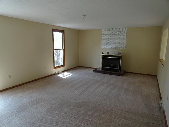 5th image of 2781 Raymond Ave