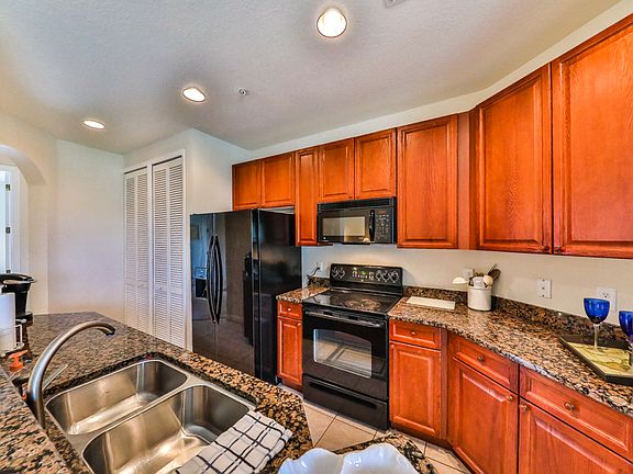 3rd image of 405 La Travesia Flora St Unit 202