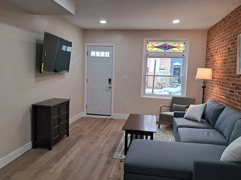 2228 Bank St — Photo 2