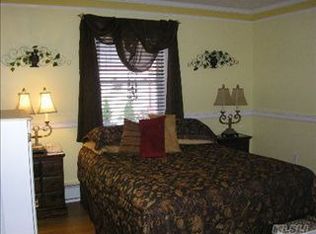 65 Woodcock Ln, Levittown, NY 11756