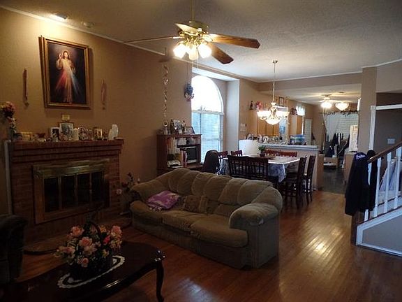 3rd image of 3320 Briar Ln