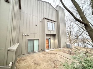 8978 Neill Lake Rd, Eden Prairie, MN 55347