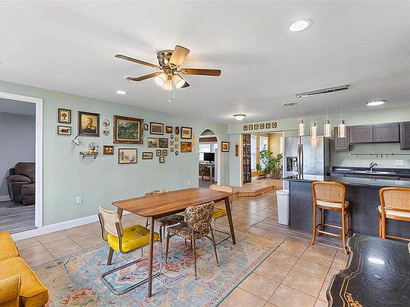 2nd image of 4152 Carondelet Blvd