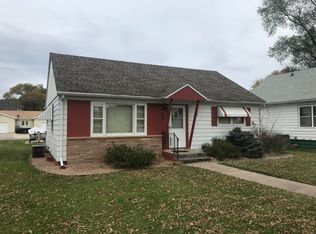 328 S 2nd St, La Crescent, MN 55947