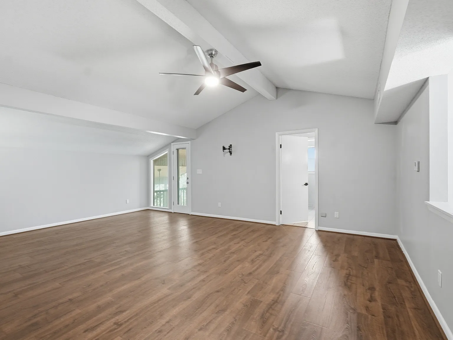 5 bed, 3659 sqft, $2,700 — Photo 3