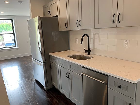 3rd image of 63 Lafayette Ave APT 3