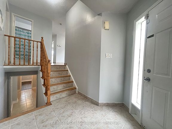 3rd image of 110 Springview Dr