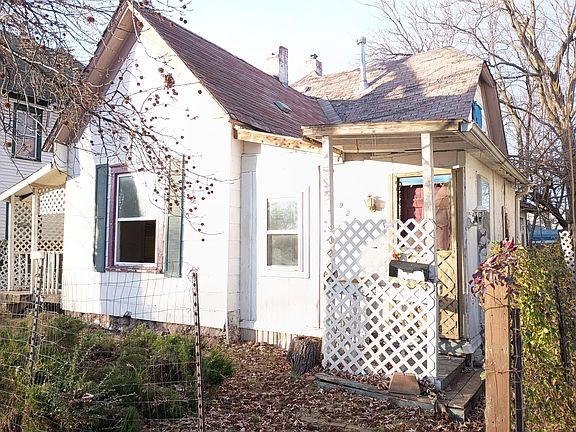 3rd image of 921 W 5th Street