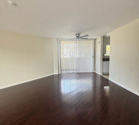 4th image of 415 N Broadway
