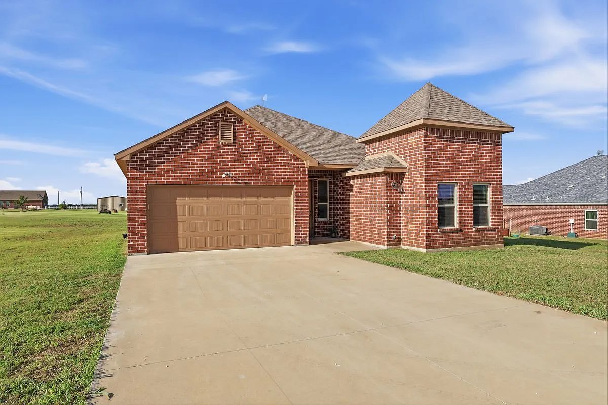 3 bed, 2.0 bath, 1780 sqft, $2,200 — Photo 2