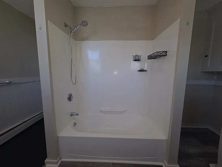 good sized bathroom with standard tub
