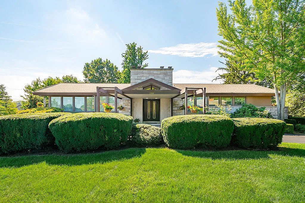 1542 Scenery Ridge Dr photo 1