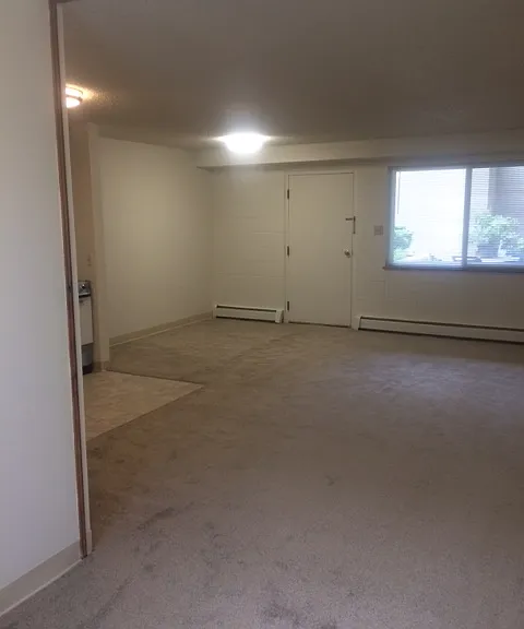 Iris Ave — Photo 3