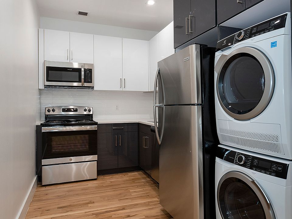 1st image of 20 E 42nd St APT 3F