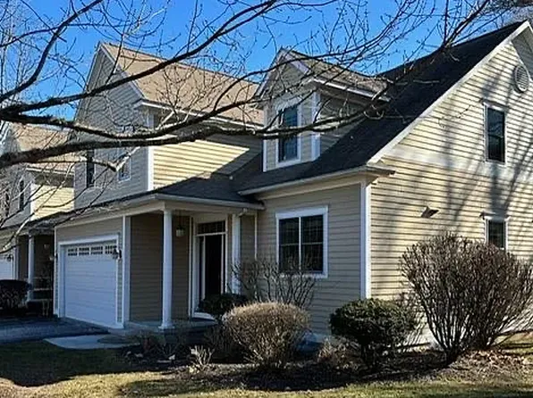 11 Pine Holw #1, Amherst, MA 01002