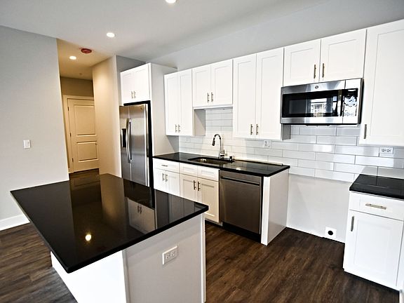 2nd image of 3817-45 N Broadway St #3833-217