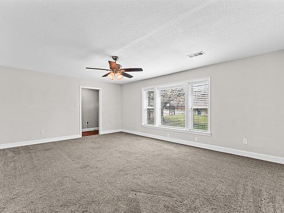 3rd image of 2075 Airport Rd