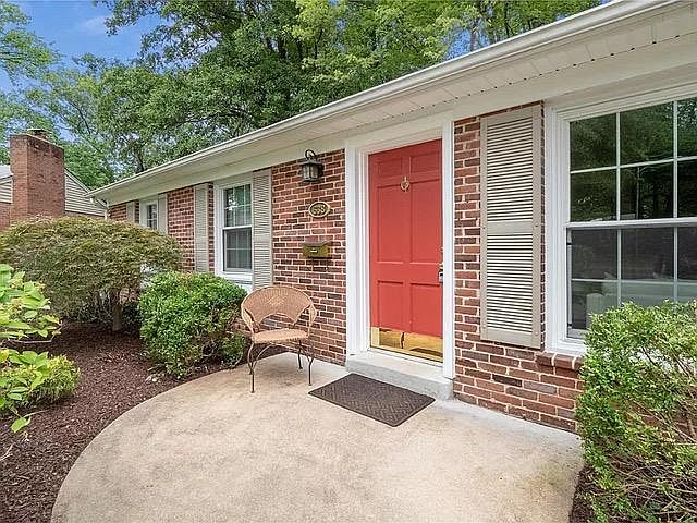 1st image of 638 Huntwood Ln