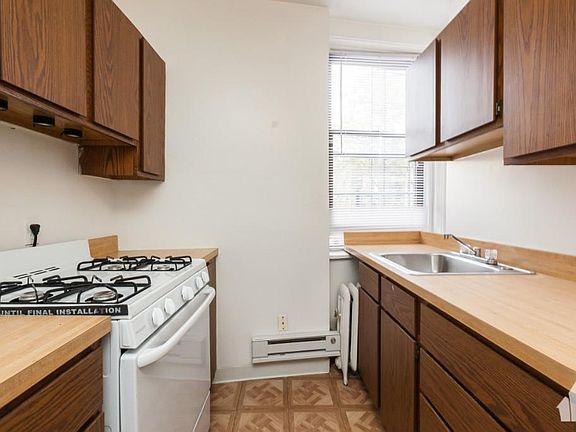 5th image of 428 W Belden Ave #812
