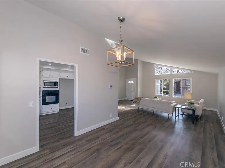 980 S Loyola Dr — Photo 5