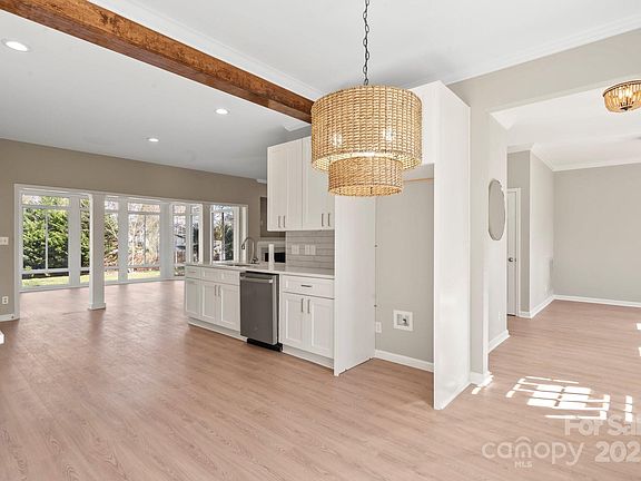 5th image of 212 Catalina Dr
