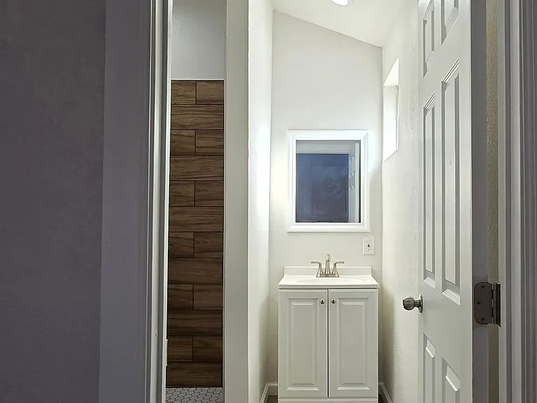 Clems Road Apartments — Photo 12