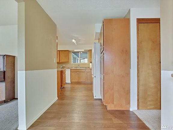 5th image of 2820 94th Ave E