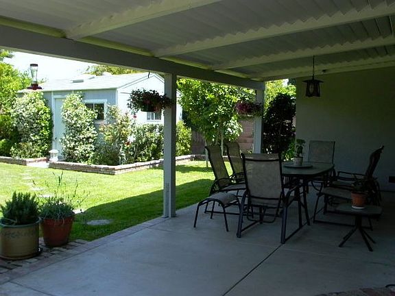 Relaxing backyard patio 
