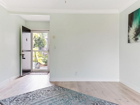 2nd image of 900 Cambridge Dr Unit 152