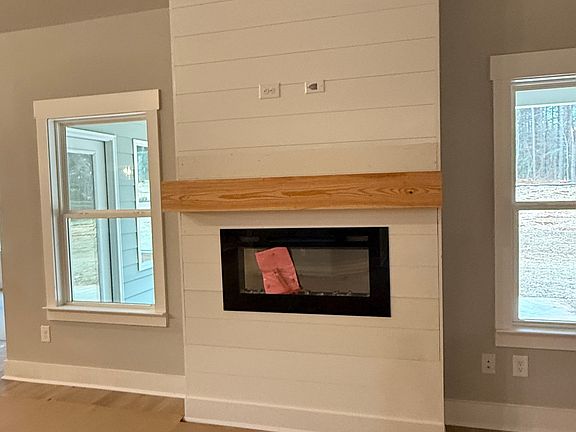 3rd image of 404 Tanners Bridge Rd