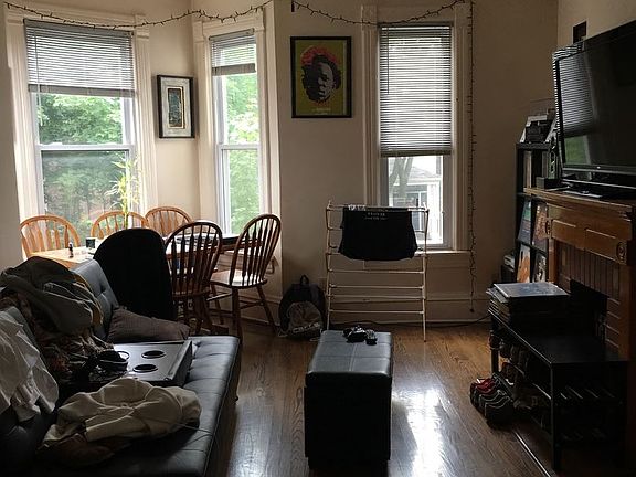 4th image of 1928 W Cuyler Ave APT 2