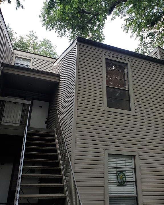 1st image of 9707 Richmond Ave APT 32