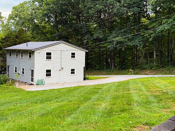 Country Living - Private parking beside your apartment