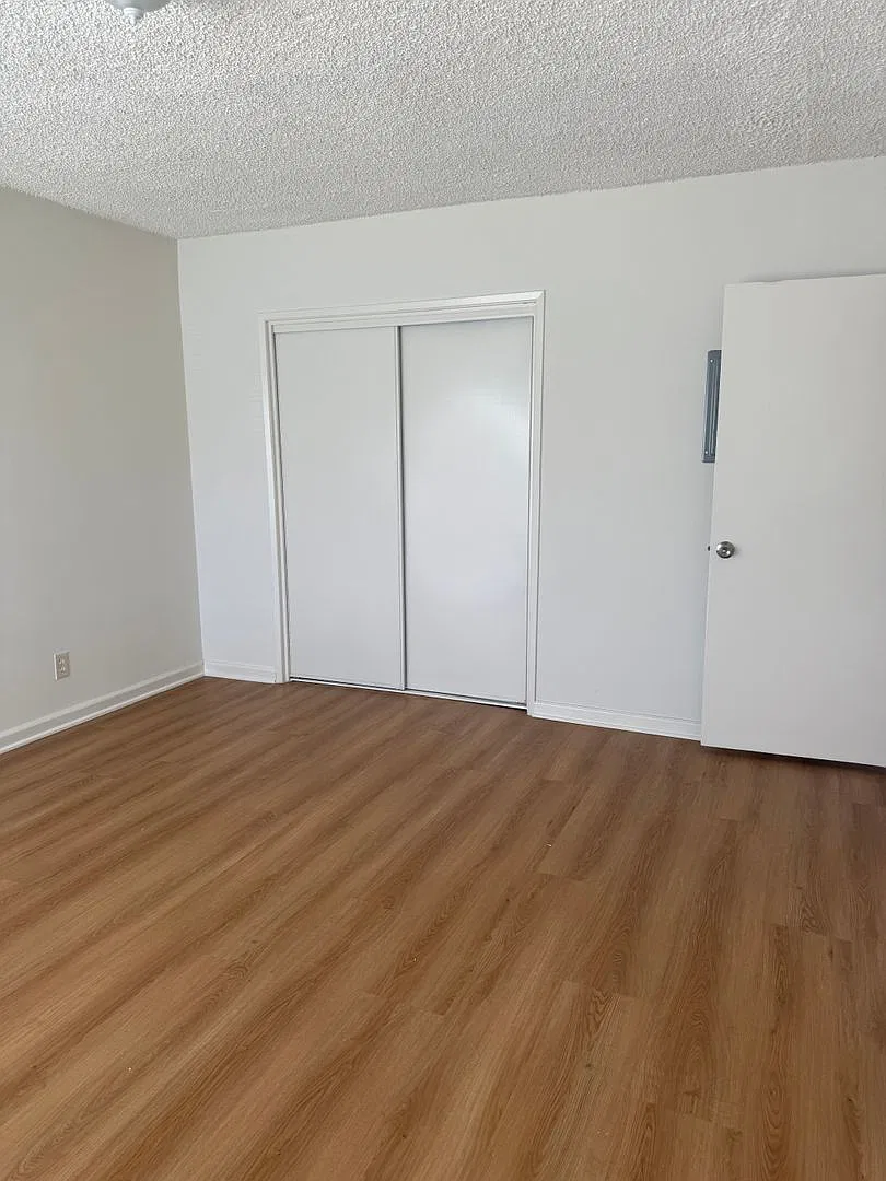 18401 Malden Apartments — Photo 4