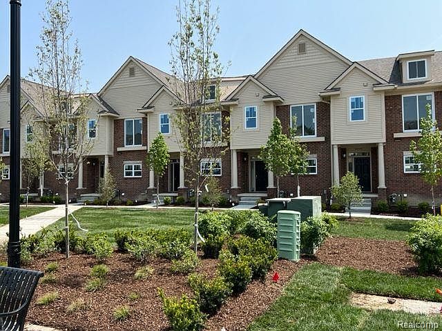 1st image of 41592 Orianna Ln #16