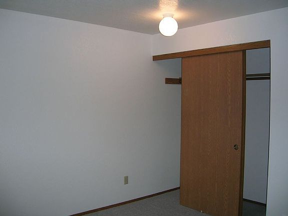 5th image of 945 SW Barrington Dr APT B3