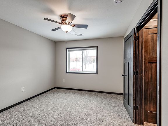 5th image of 730 Peregrine Cir #4