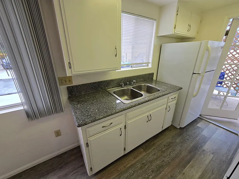 Cleveland Ave. 4245 — Photo 10