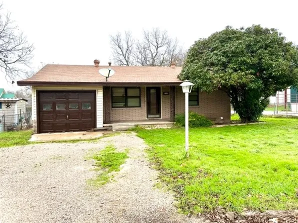 805 E Ave E, Valley Mills, TX 76689