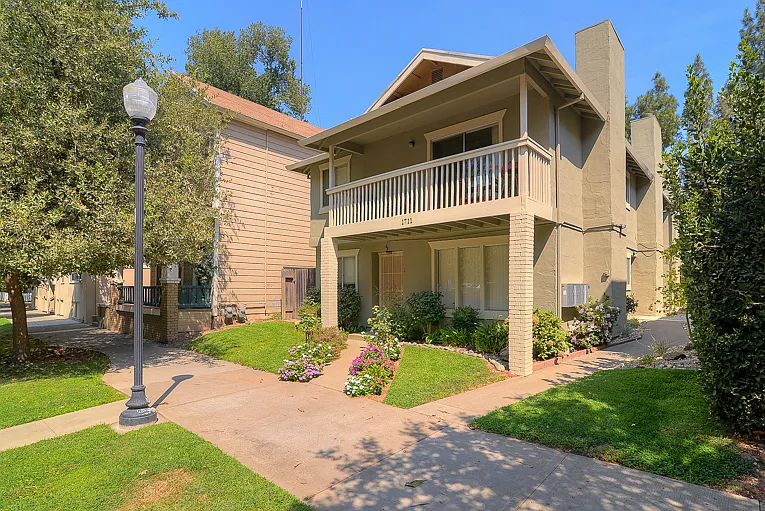 1711 Q Street — Photo 1